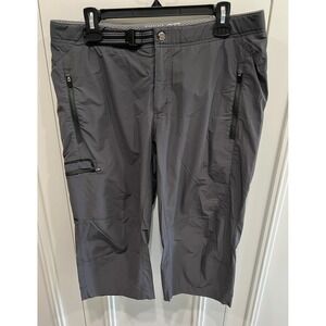 Mountain Hardwear Men's Gray Bermuda Capri Size 34 Climbing Hiking Outdoor Belt